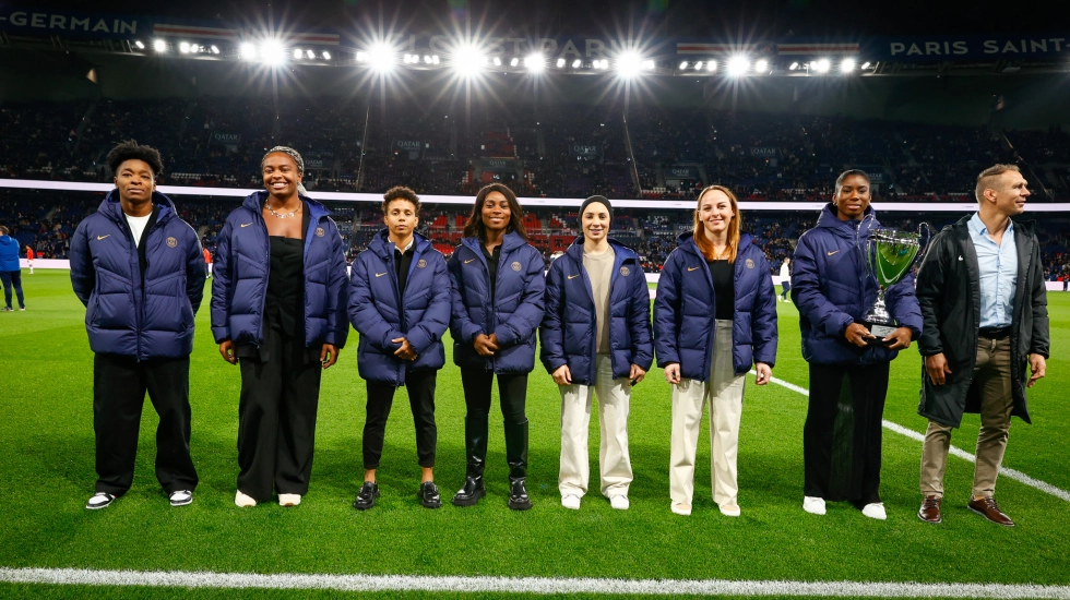 L'équipe féminine du PSG Judo célèbre sa Ligue des Champions au Parc des Princes